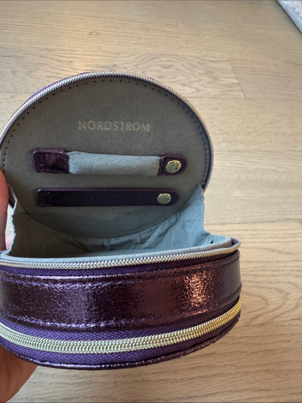Like new jewelry case